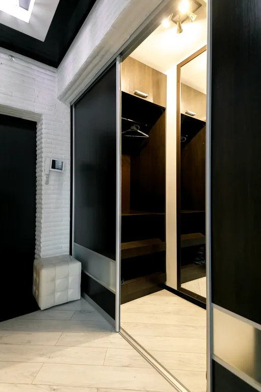 Дизайнерская студия в черно-белом стиле