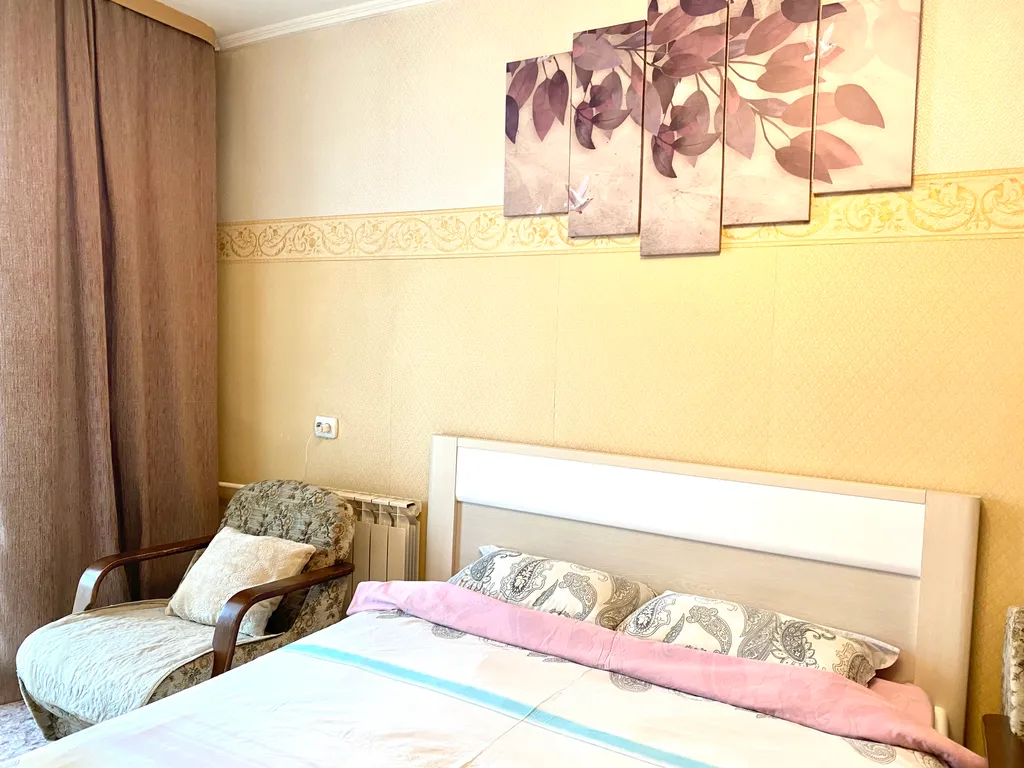 Квартира в центре города в тихом дворике с видом из окон на парк