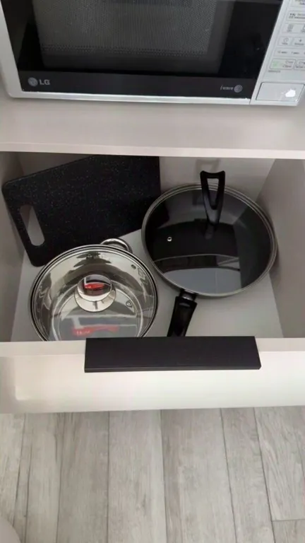 Студия с шикарным высоким потолком