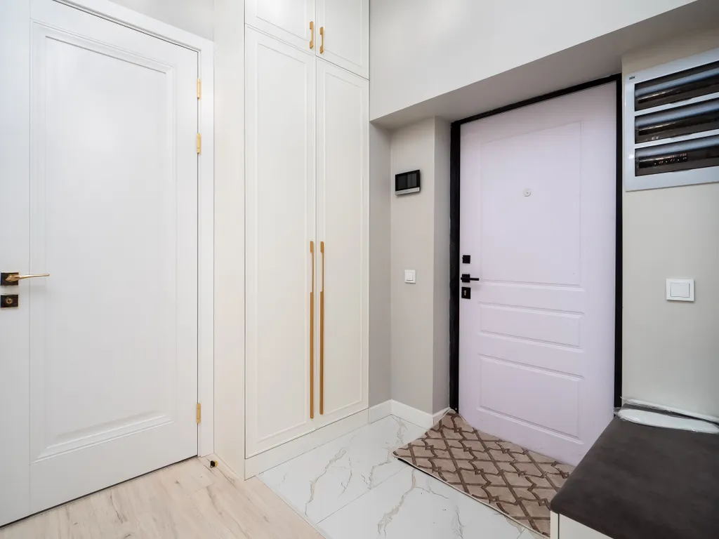 3-комнатная квартира в районе "Mega Alma-Ata"