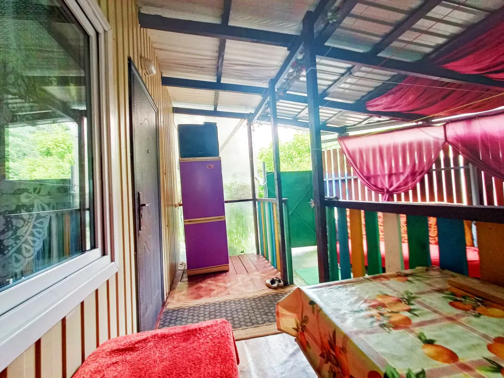 Домик на берегу реки