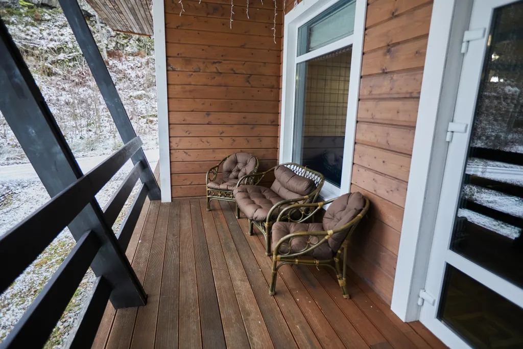 Большой коттедж с 5 спальнями, камином и террасой, Василек