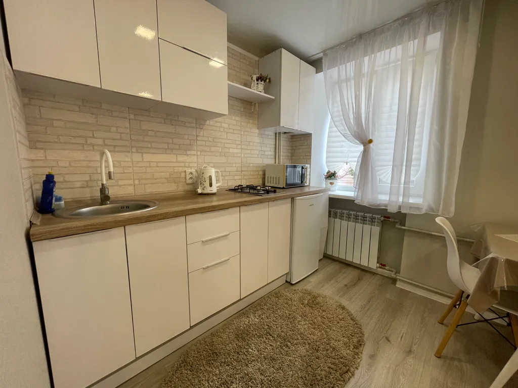 Большая шикарная квартира-студия в центре возле моря