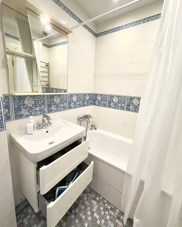 Оригинальная евротрешка в центре