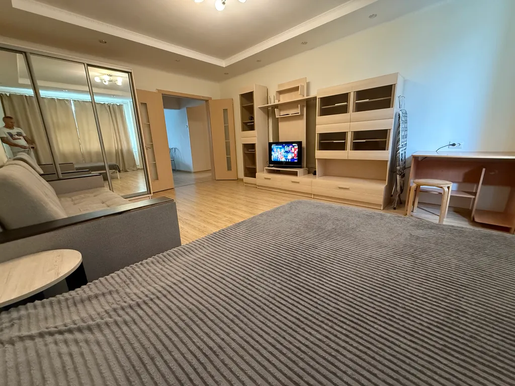 1-комн.квартира 50кв.м, 2 дивана, 1 кровать, до 6ти гостей.