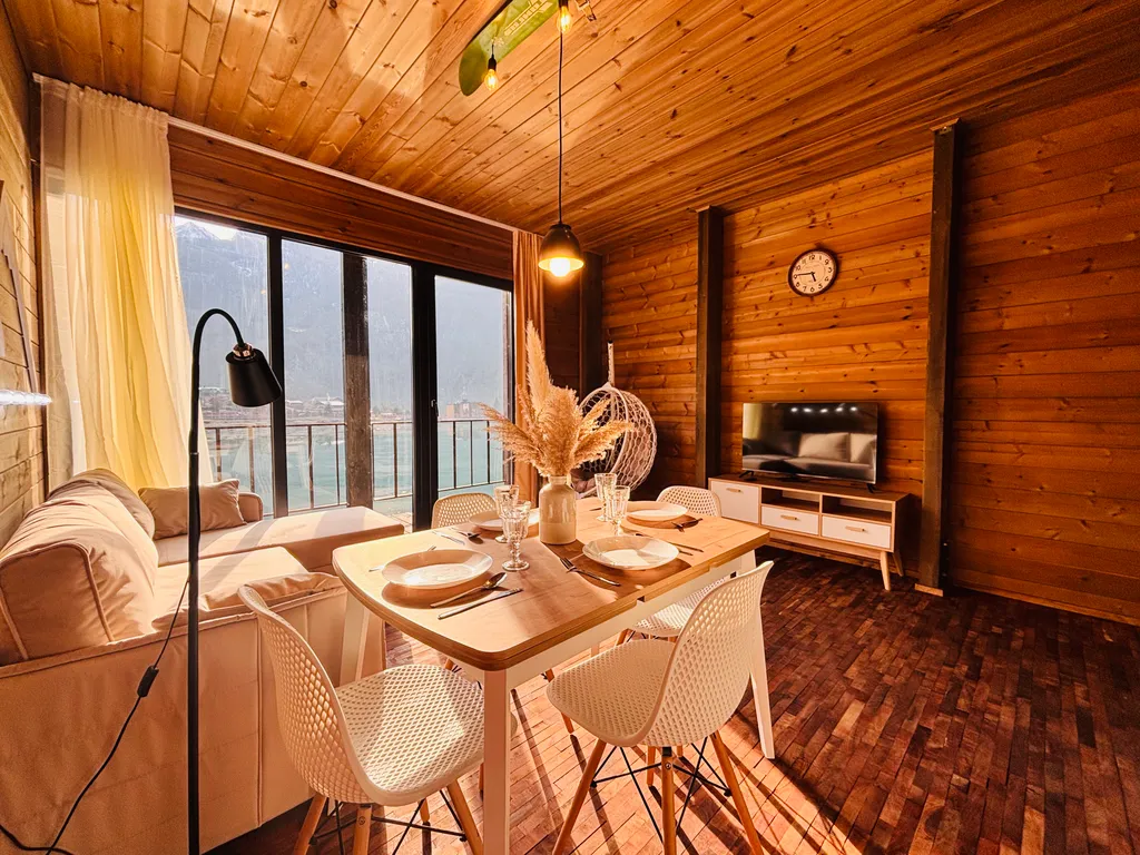 Апартаменты у озера с панорамой гор