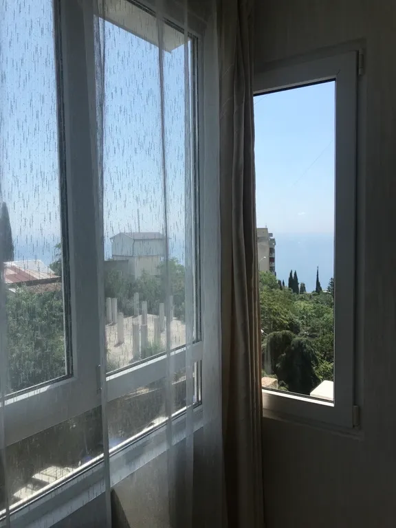 Видовая просторная квартира в Мисхоре