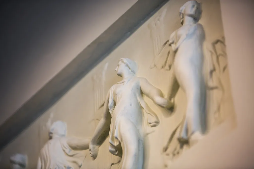 Art Deco One-Bedroom Suite in Library House