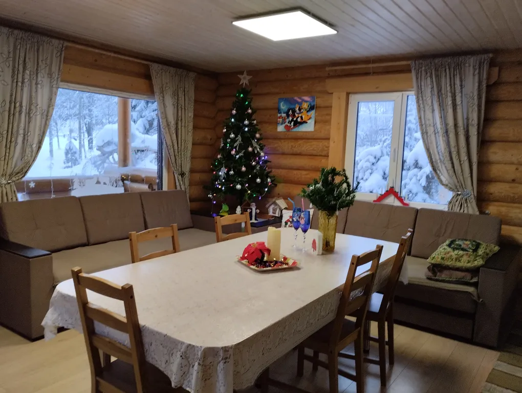 Домик на берегу реки