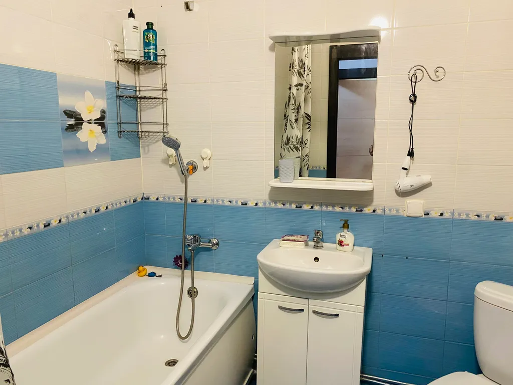 Уютная квартира с прекрасным видом на город в огнях