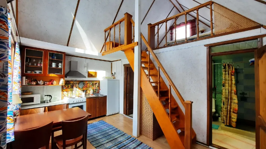 Дом на берегу реки в живописном месте, рядом озеро Сямозеро