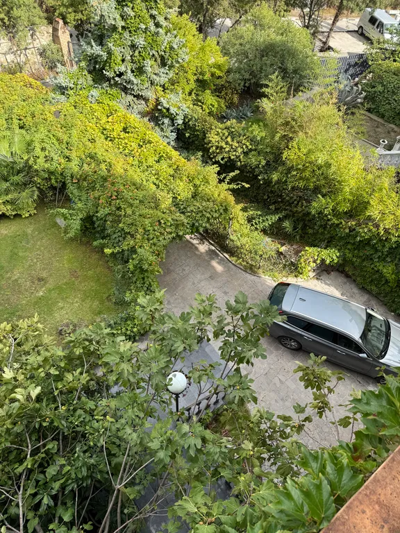 Солнце Ялты у моря с теплым бассейном