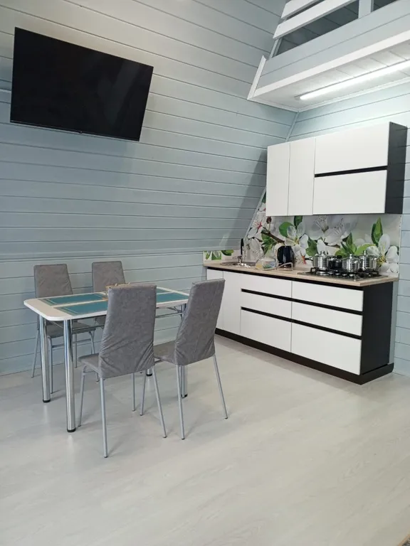 Новый дом на берегу реки