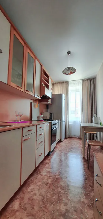 Просторная квартира в центре у парка Изумрудный и площади Октября