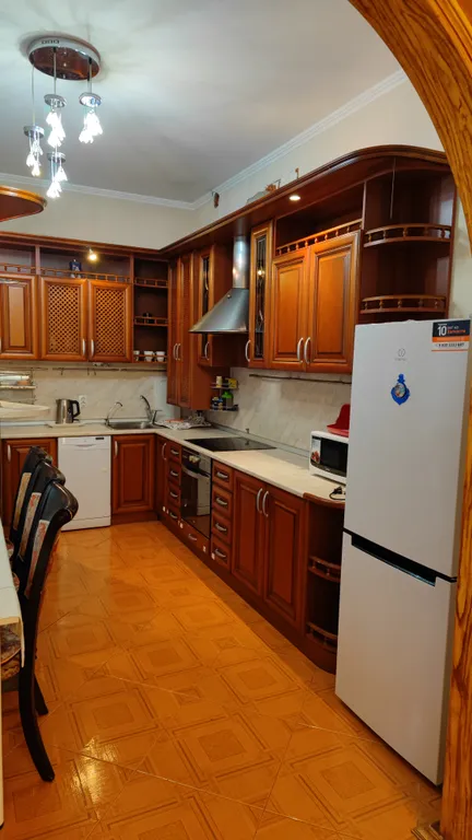 Элитный отдельный дом, большая кухня, 4 изолированные спальни