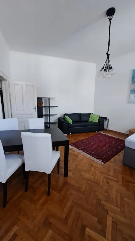 Уютная студия в доме стиля модерн