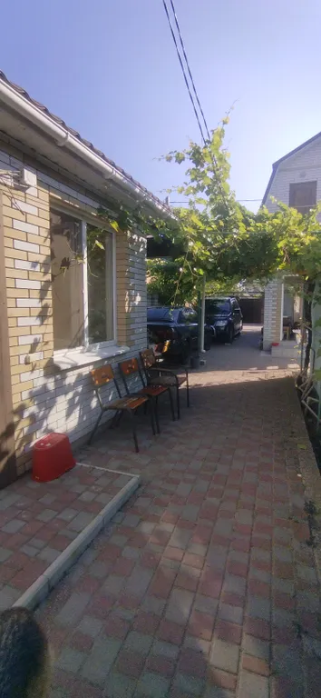 Двухместный номер на берегу моря с двумя односпальными кроватями.