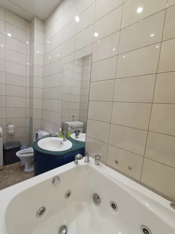 Коттедж с баней и бассейном на участке 6 соток