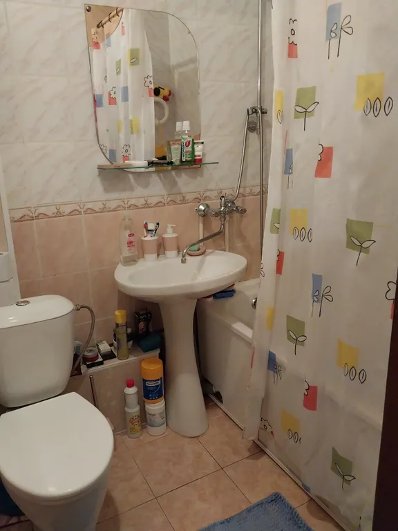 Сдам однокомнатную квартиру . Уютно .