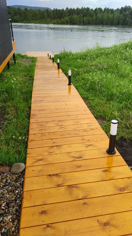 Домик на берегу озера в современном стиле со всеми удобствами