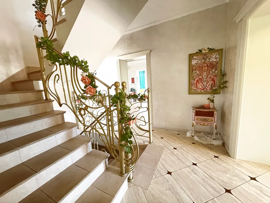 Атмосферный дом с баней, возле леса