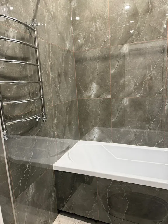 Светлая и чистая квартира с современным ремонтом.