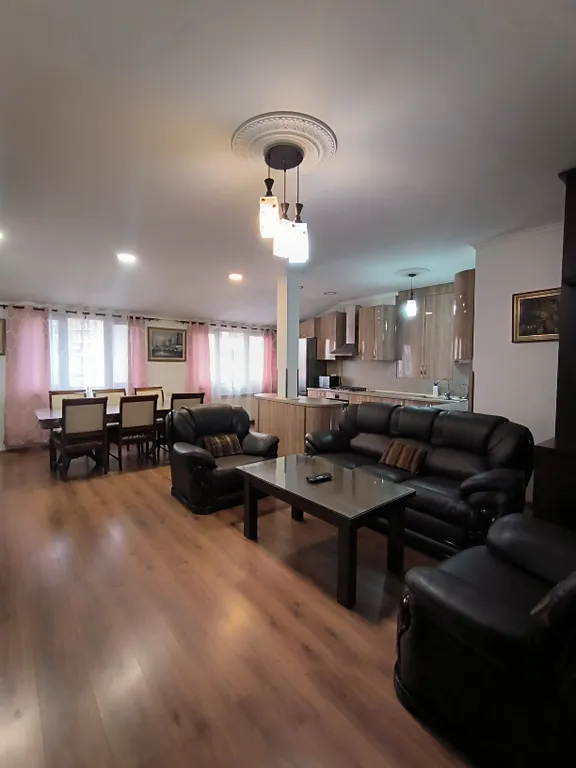 Уютная трехкомнатная квартира в центре Еревана