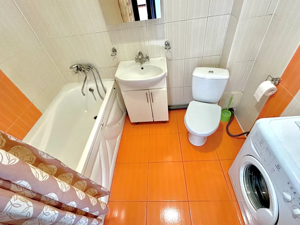 Просторная квартира в тихом месте с парковкой