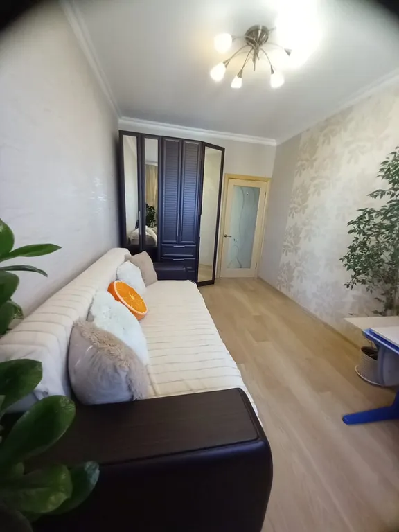 Трешка в центре города с охраняемой парковкой