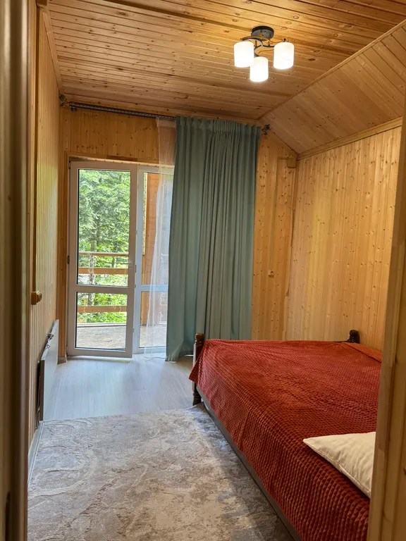 Коттедж в лесу, 12 спальных мест (весь дом)