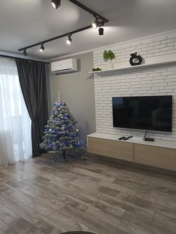 2-комнатная квартира с кондиционером рядом со смотровой площадкой