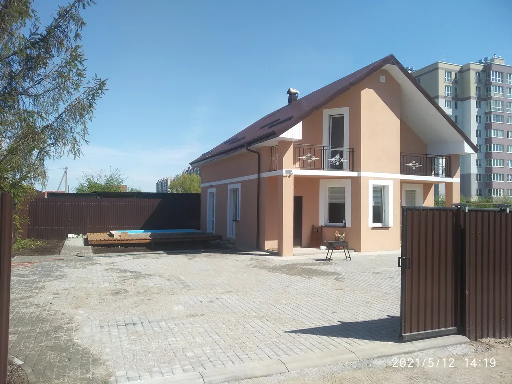 Уютный дом с бассейном