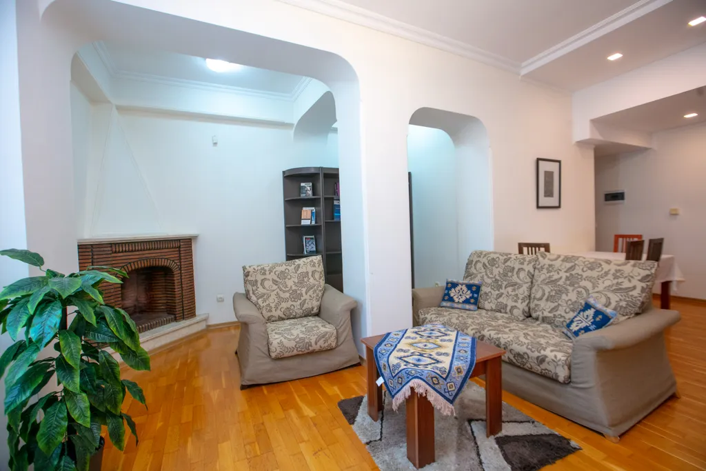 Уютные апартаменты Hatefi 2+1 в центре Старого города Баку