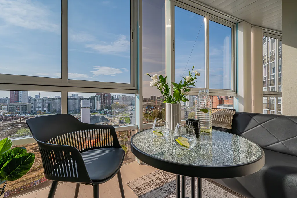 Квартира Премиум апартаменты с джакузи и сауной, большая панорамная лоджия — аренда посуточно в Екатеринбург