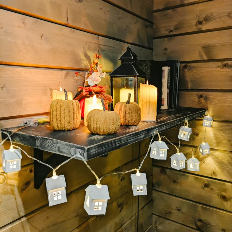 Уютный дом в лесу