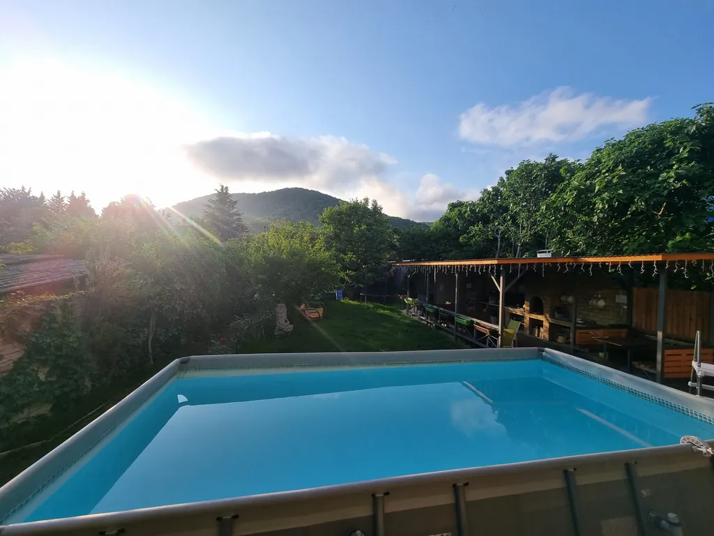 Эконом номер с мансар окнами и своей ванной под ключом напротив номера