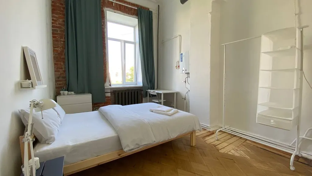 Комната с высокими потолками в самом центре Москвы