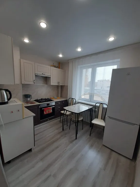 Светлая квартира с кондиционером рядом с парком Якутова