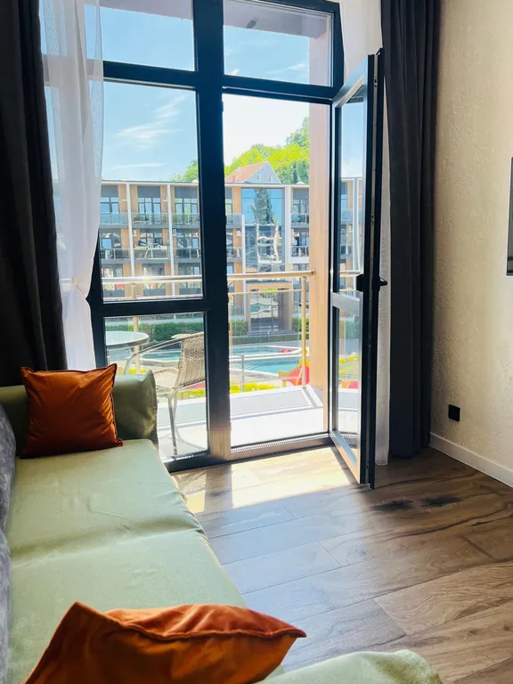 Студия трехместная с бассейном