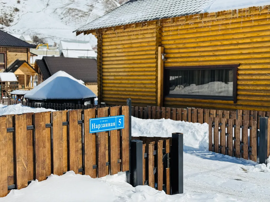 Дом с видом на Кавказский хребет