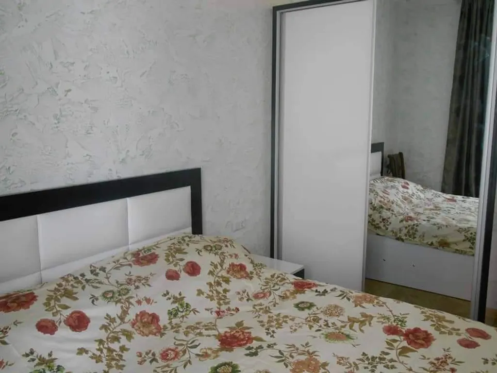 Квартира 3-комнатная Квартира — Батуми