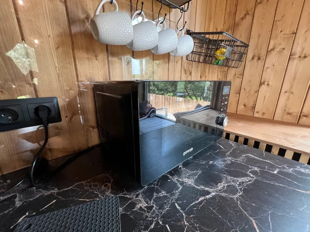 Домик в лесу с террасой и панорамными окнами для 2-4 гостей