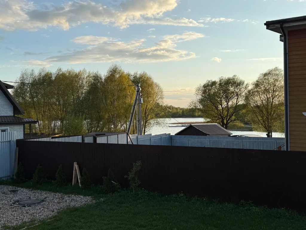 Дом на берегу Озернинского водохранилища