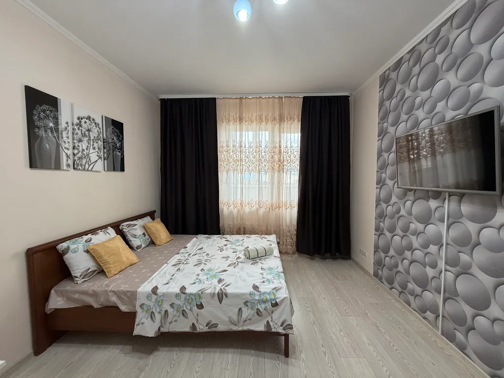 Квартира Красивая студия со всеми удобствами рядом жд, аэропорт, аура, парк — аренда посуточно в Сургут