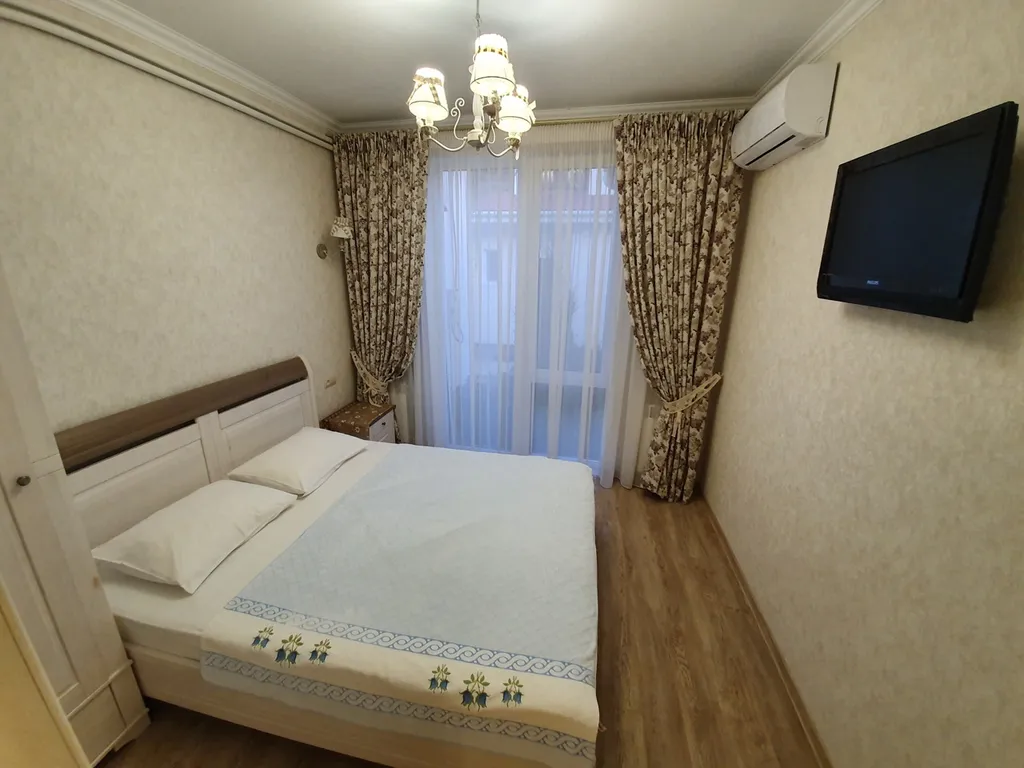 Стильный трехкомнатный дом с отдельной террасой