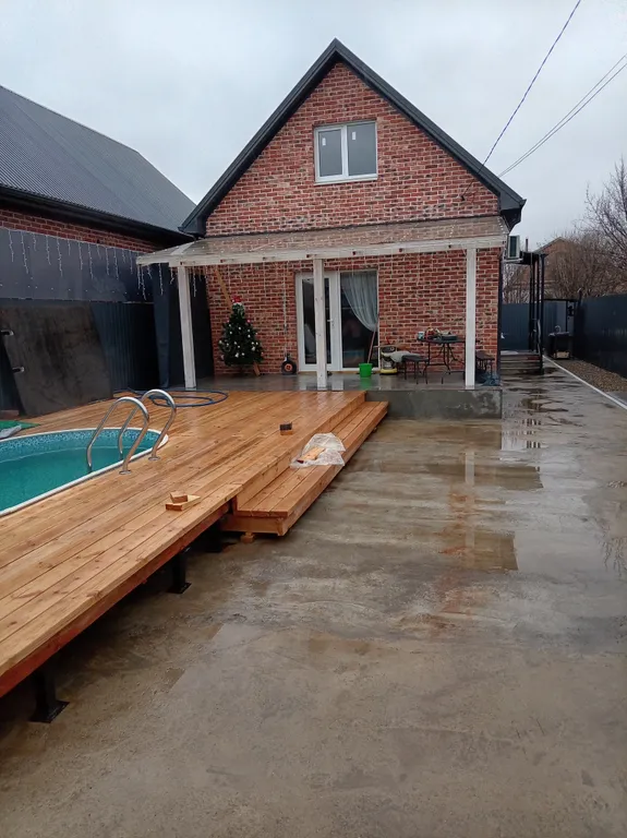 Дом с бассейном