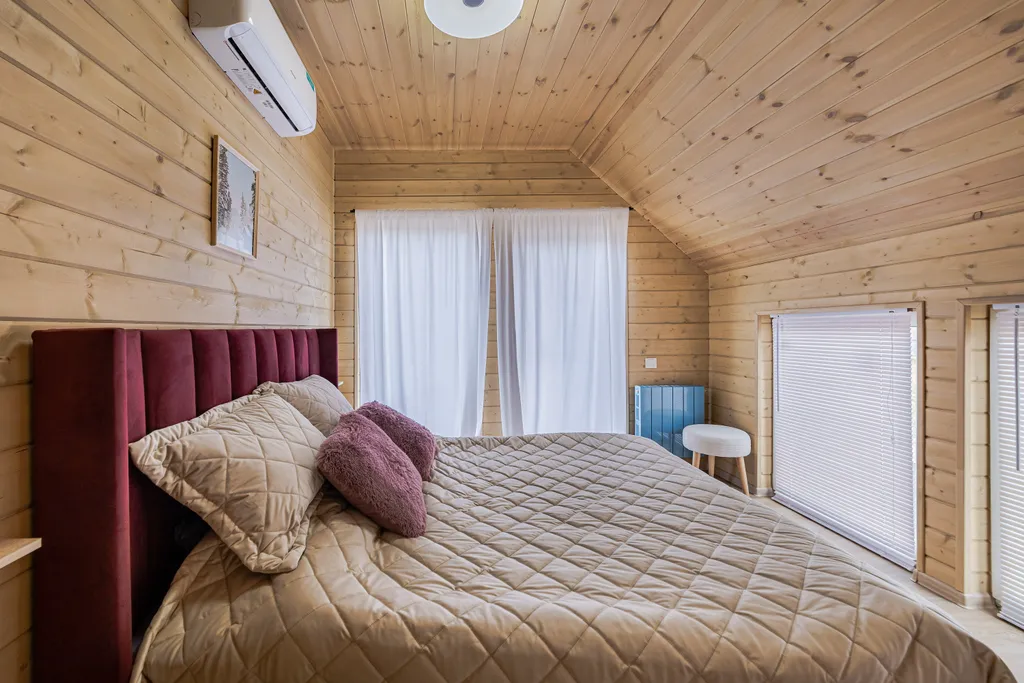 Дом у озера с чаном