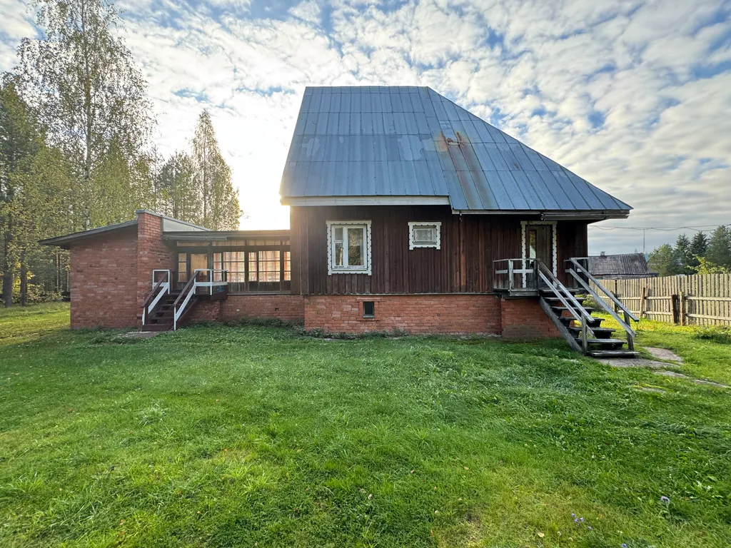 Ретро-дача с баней на берегу лесного озера