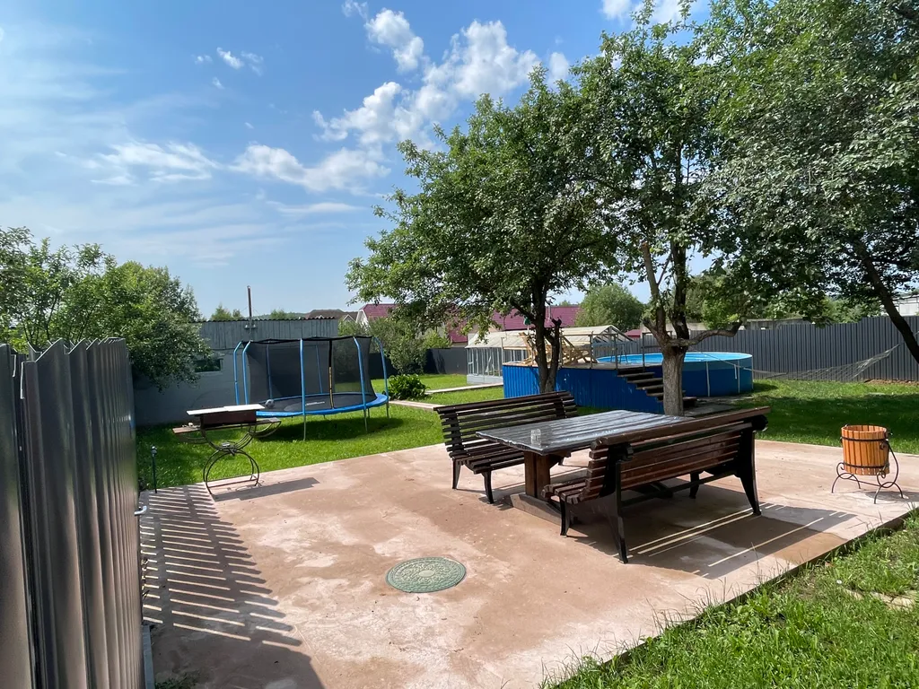 Коттедж с бассейном