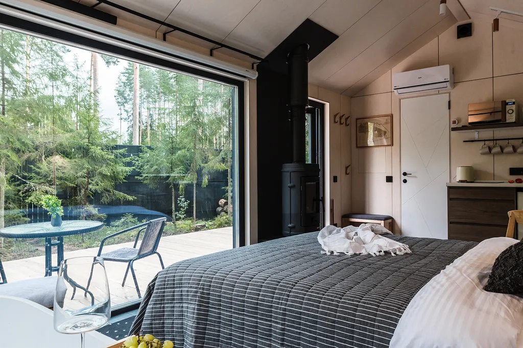 Коттедж Дом с ванной у панорамного окна в хвойном лесу by Lynwood — Вырица